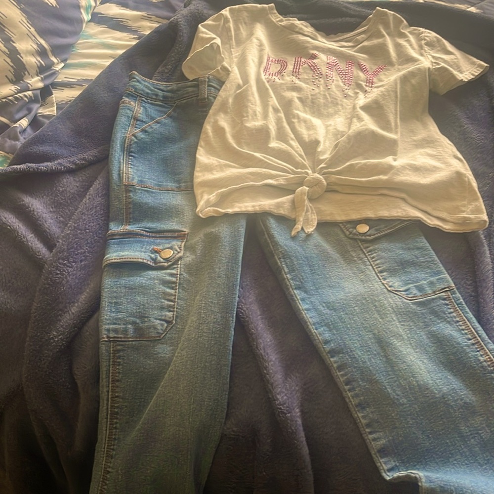 Cute Stylish DKNY outfit for Girls!